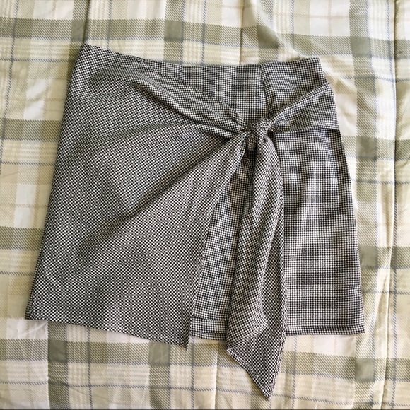 LF • Gingham Wrap Skirt - Picture 1 of 4